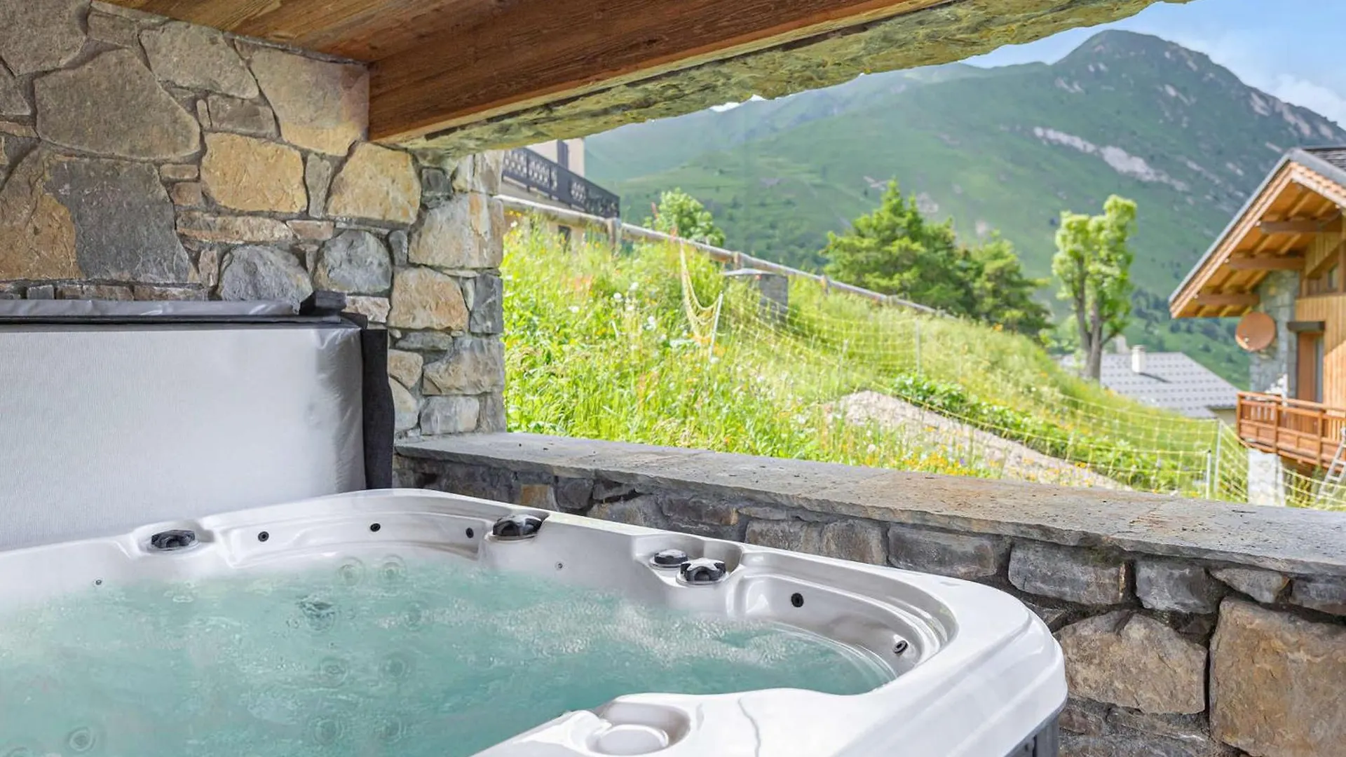 Chalet Avec Jacuzzi, Sauna, 6 Chambres A Saint-Martin-De-Belleville - Fr-1-570-27