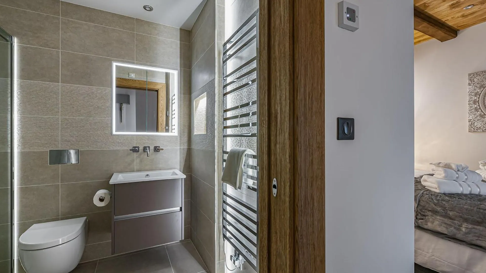 Chalet Avec Jacuzzi, Sauna, 6 Chambres A Saint-Martin-De-Belleville - Fr-1-570-27