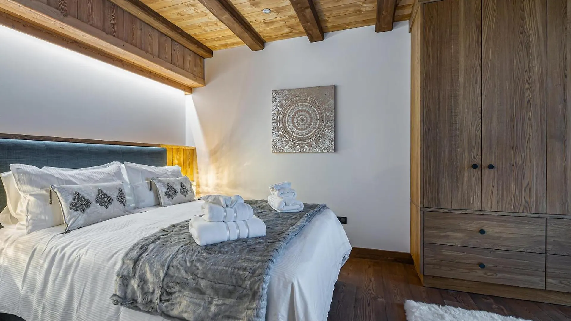Chalet Avec Jacuzzi, Sauna, 6 Chambres A Saint-Martin-De-Belleville - Fr-1-570-27